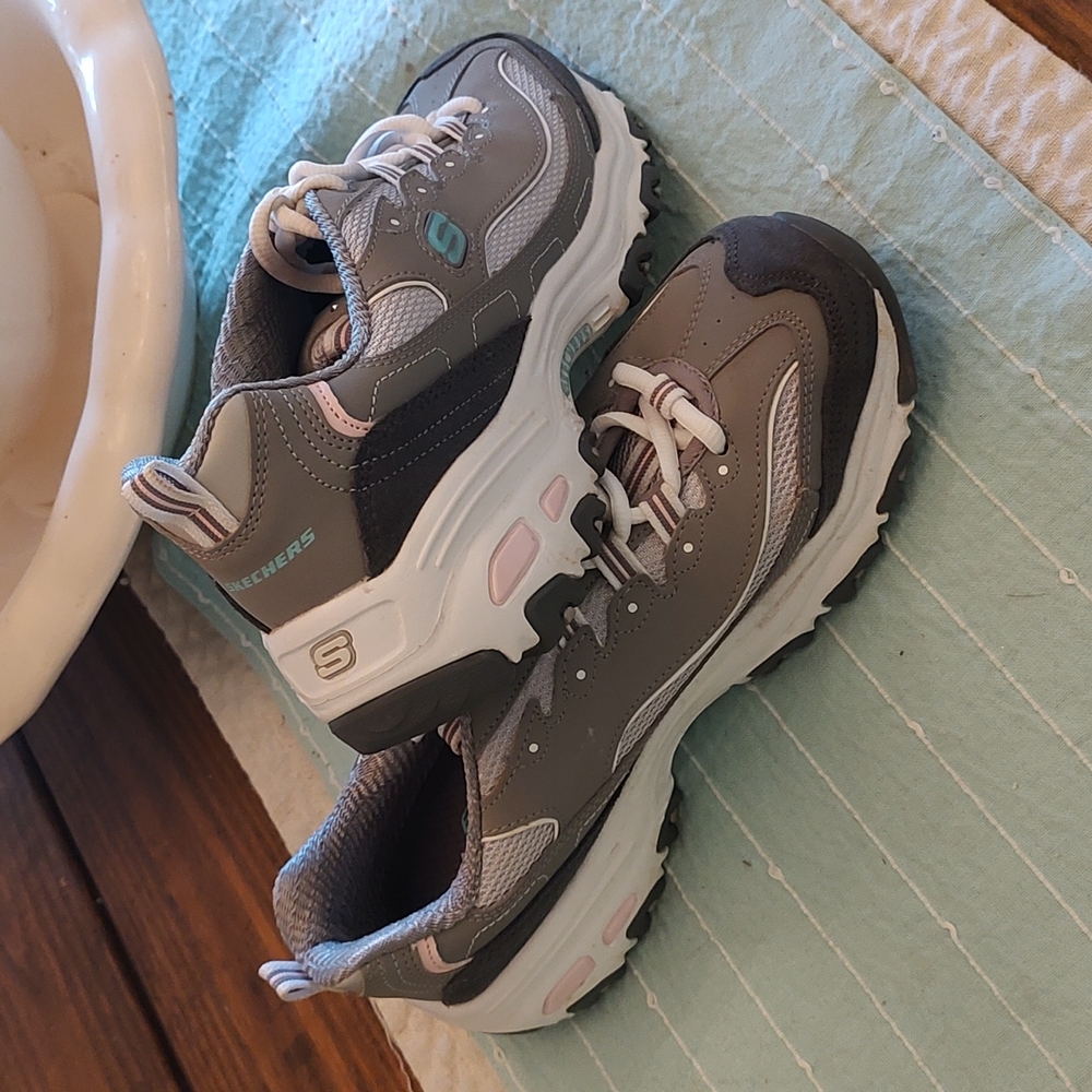 Sketcher's woman's sneakers